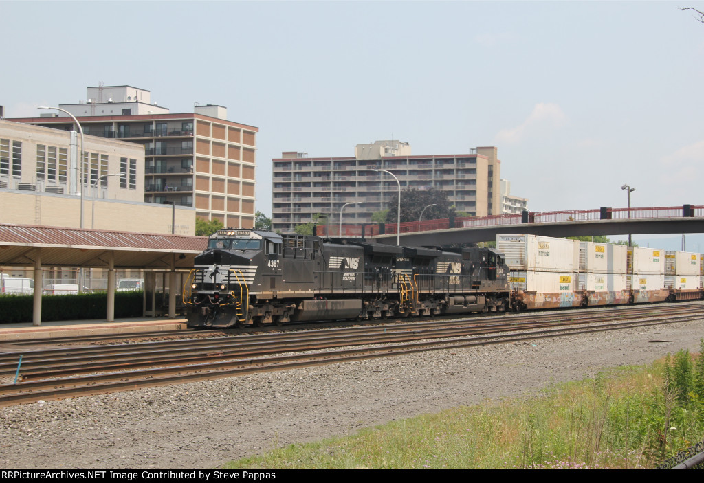 NS 4387 leads a westbound stack train